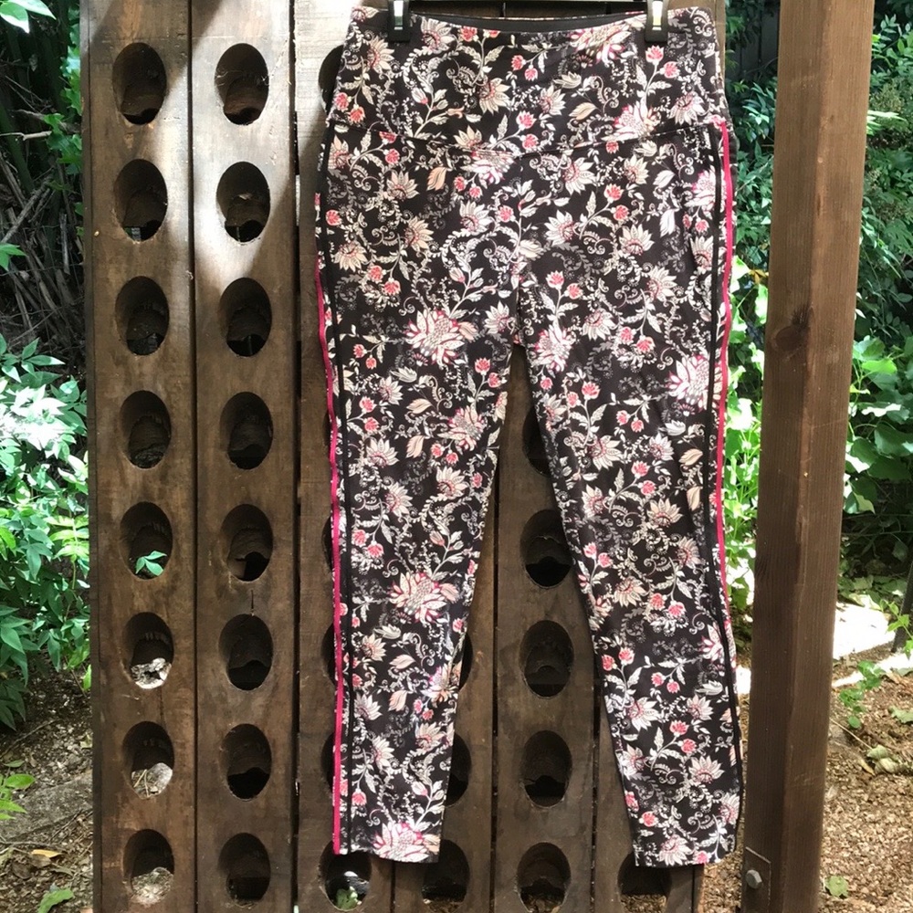 Chico’s fun leggings! Slim technology!